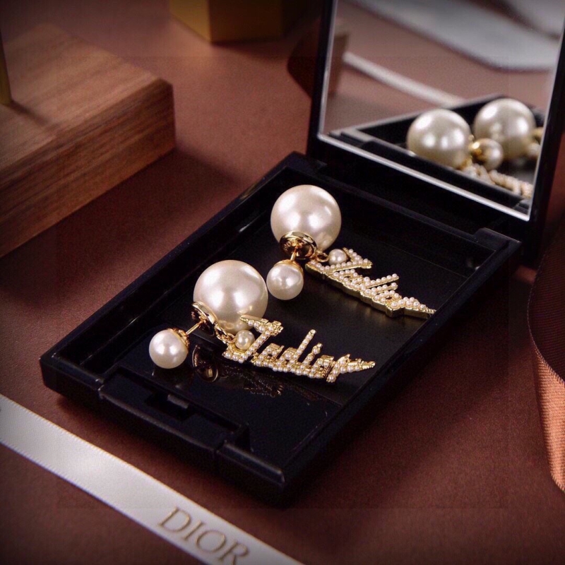 chr1st1an D10r earrings